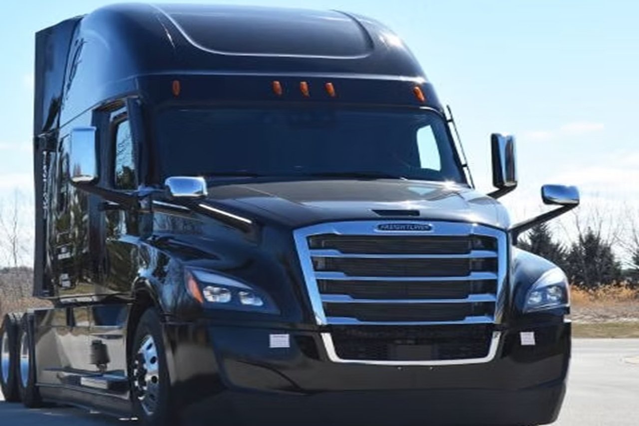 Semi truck windshield replacement Bakersfield CA Gomez Glass