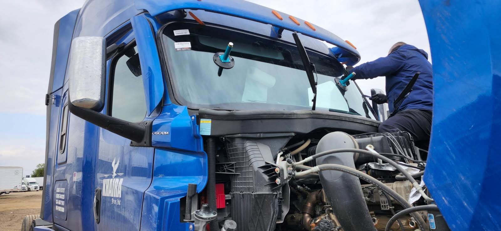 Commercial truck glass replacement
