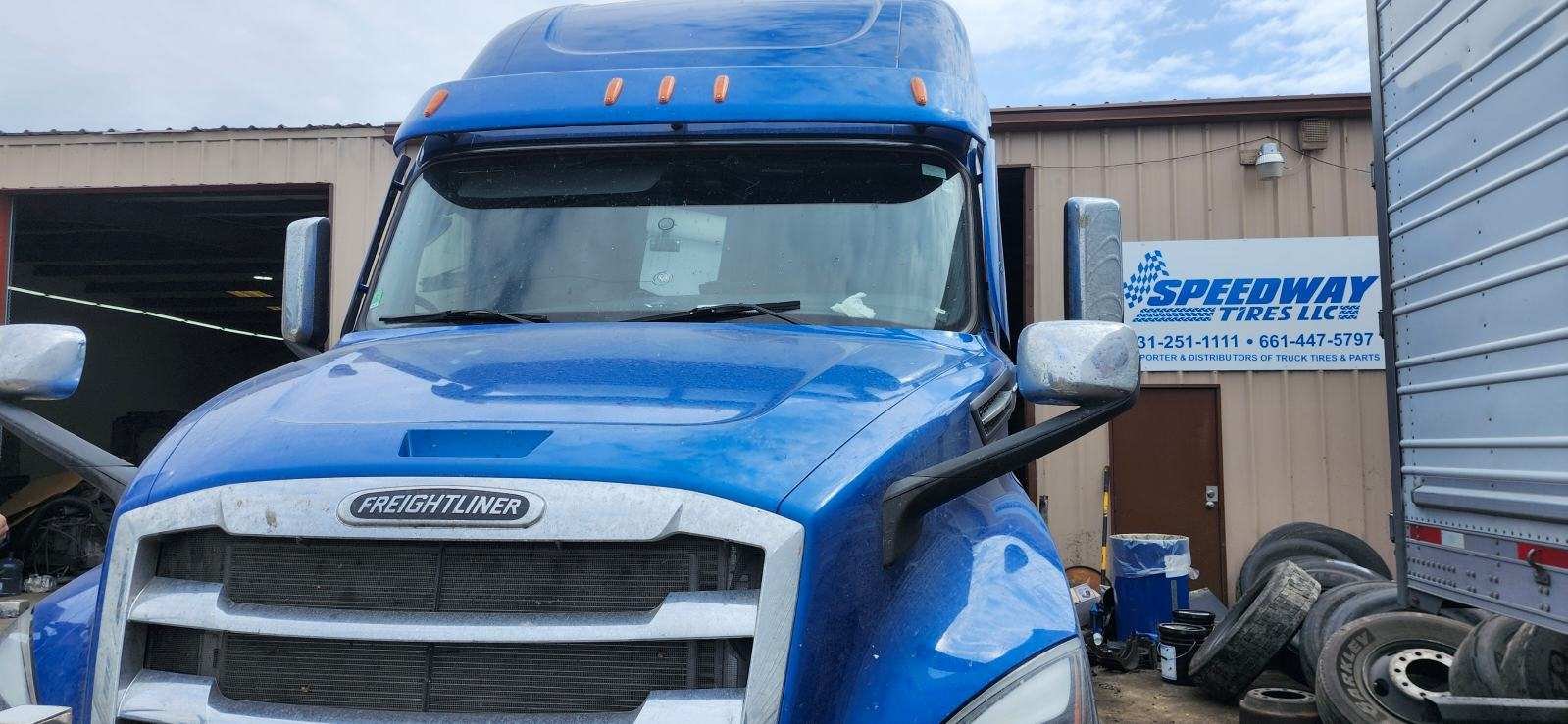 Mobile windshield replacement service