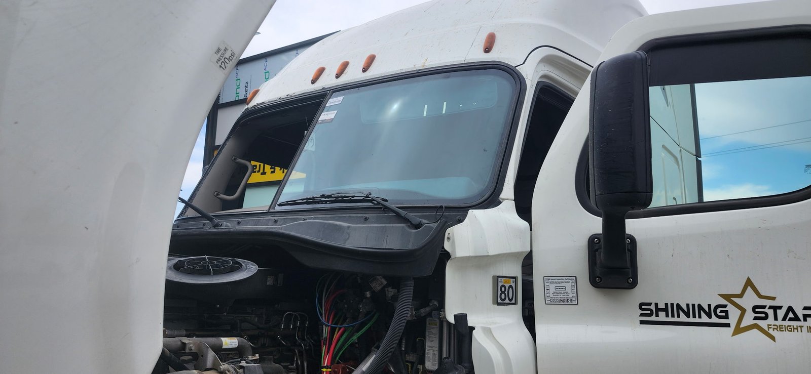 Freightliner windshield replacement Bakersfield