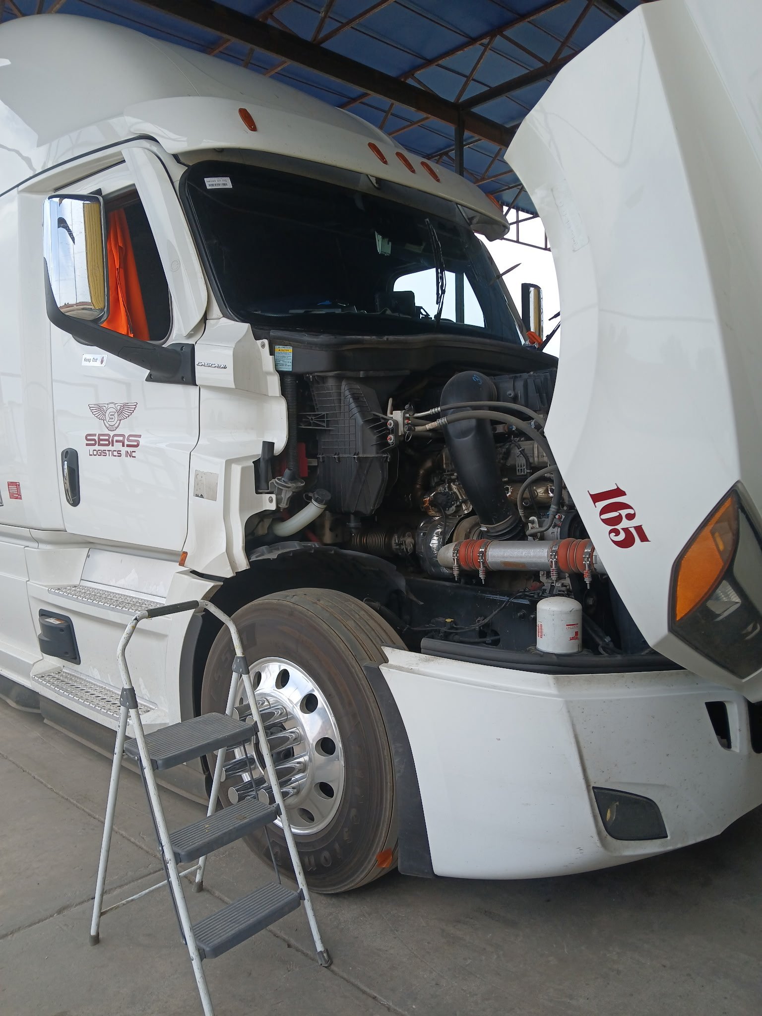 Semi truck windshield replacement Bakersfield CA