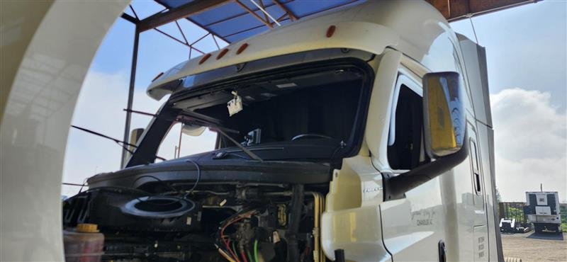 Commercial truck glass replacement